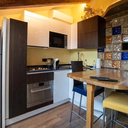 Sky Nido- Mansardato In Centro Storico 公寓 的里雅斯特