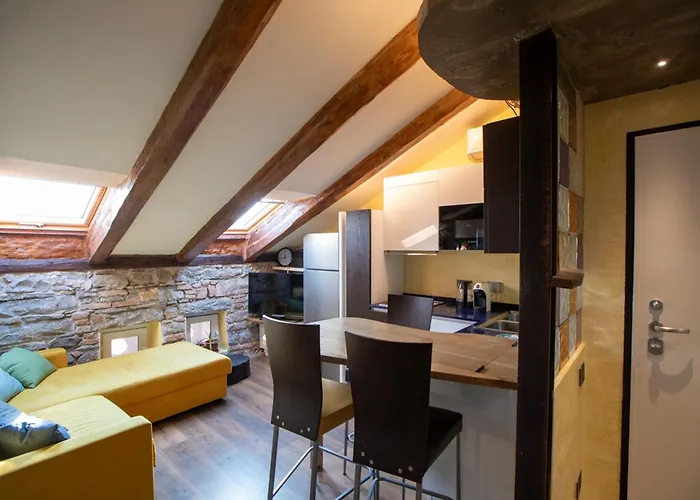 Sky Nido- Mansardato In Centro Storico Триест